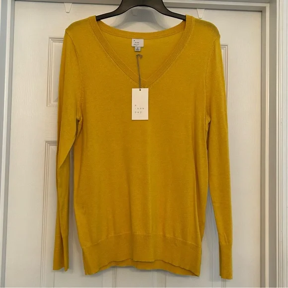 A New Day Mustard V-Neck Women’s Sweater Size M - Picture 1 of 5